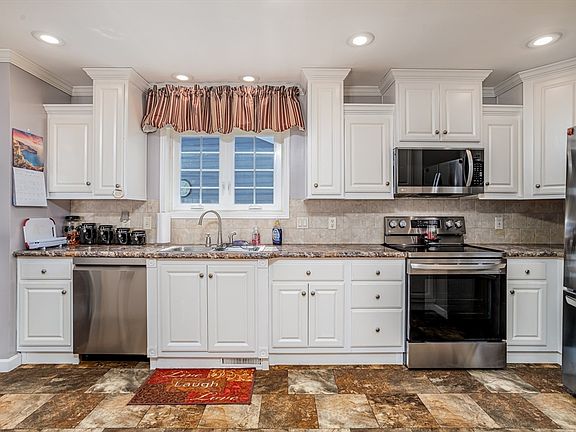 5th image of 141 Opal Ln