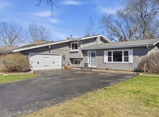 30 Coventry Cove Ct, Lake Villa, IL 60046