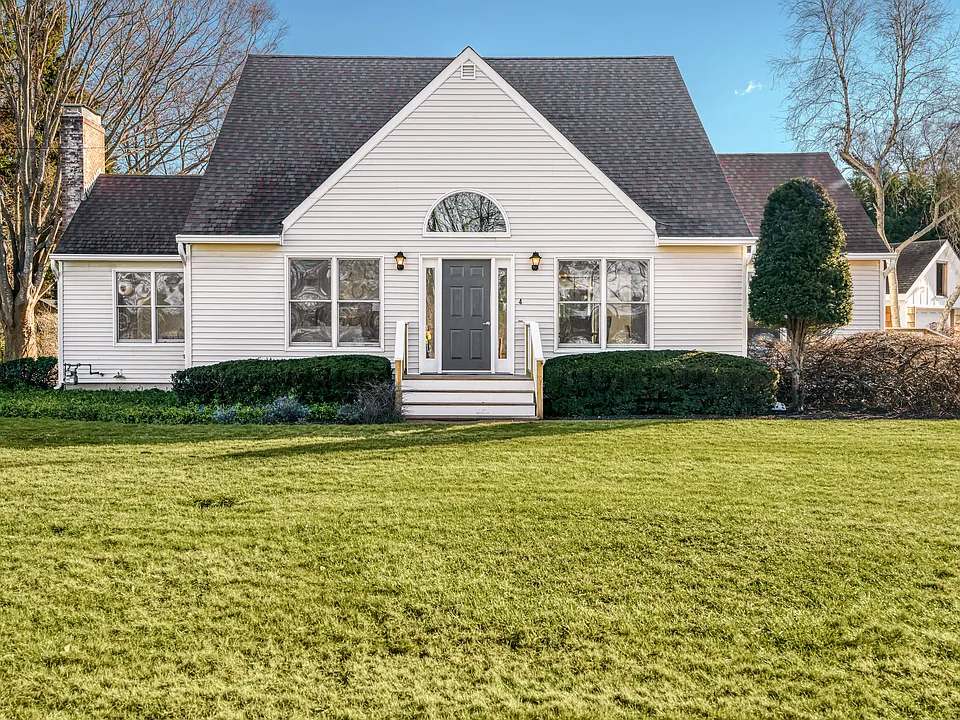 4 Flying Point Rd