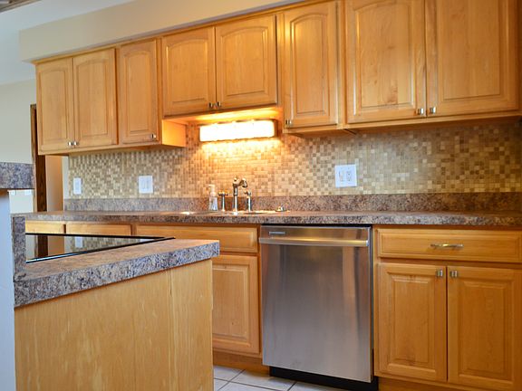 4th image of 28253 Gilbert Dr