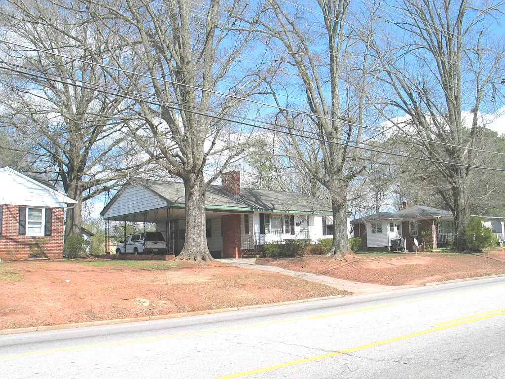 3 bed, 970 sqft, $600 — Photo 1