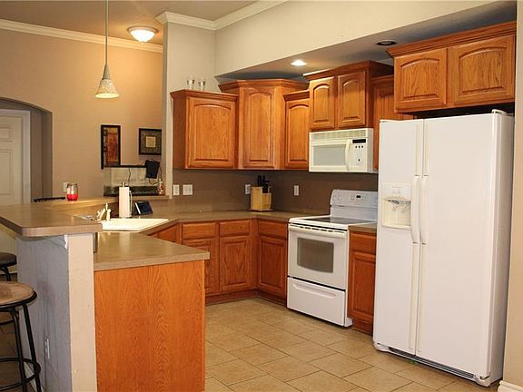 3rd image of 1404 Sunrise Dr