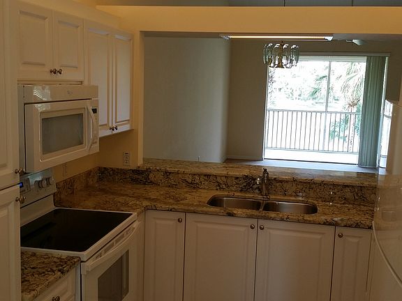 4th image of 455 Robin Hood Cir Unit 202