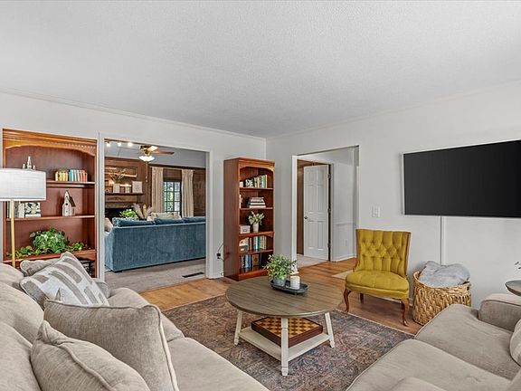 5th image of 1108 Victoria Ave
