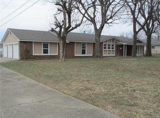 1510 Crestwood Dr, Wagoner, OK 74467