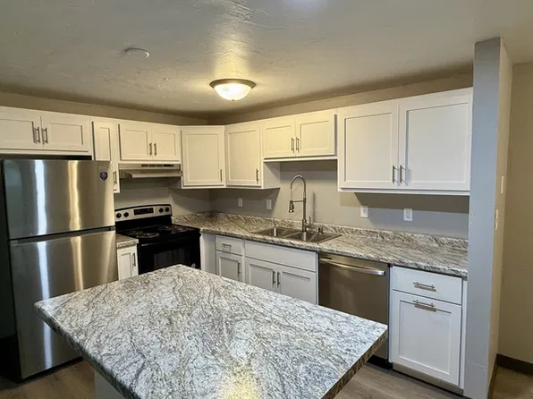 2760 Humboldt Rd #14, Green Bay, WI 54311