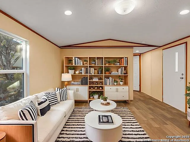 1230 Greenbriar — Photo 17
