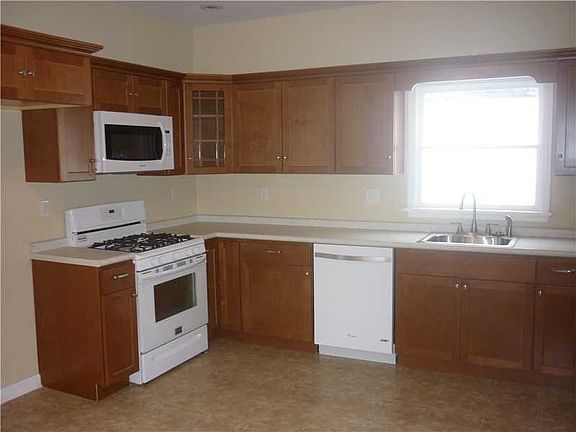 2nd image of 318 Pershing Ave