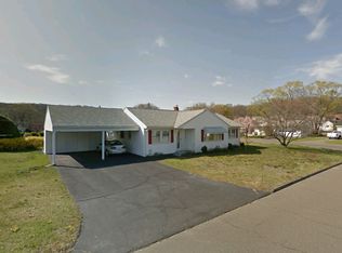 17 Hemlock Dr, Ansonia, CT 06401