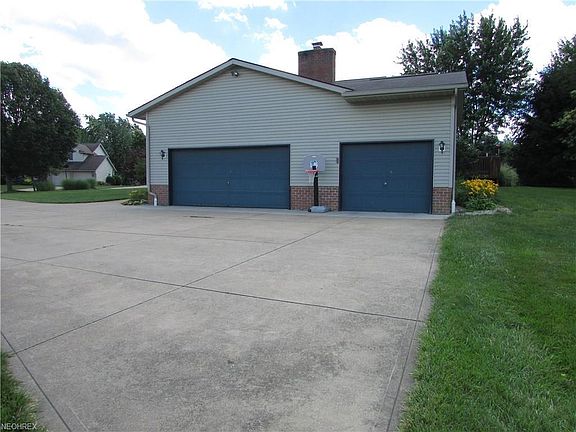 5th image of 336 Edgewood Dr