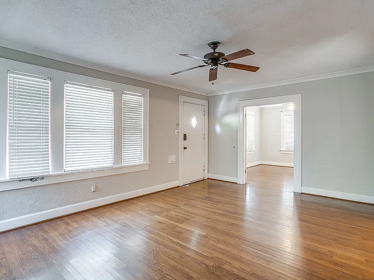 3216 Cockrell Ave — Photo 4