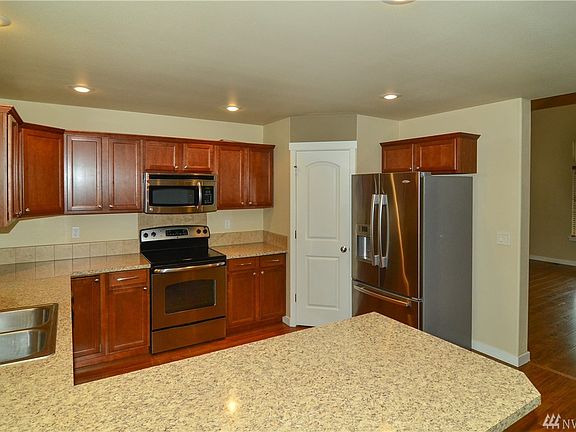 4th image of 3010 31st Ln NE