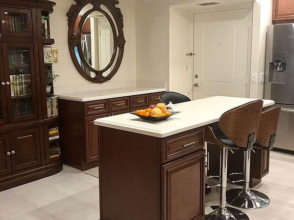 4th image of 100 Bayview Dr APT 305