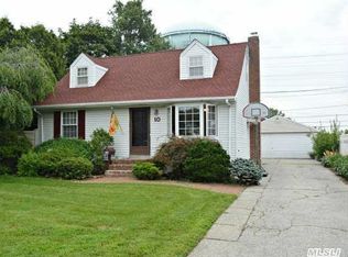 10 Carol Rd, Bethpage, NY 11714