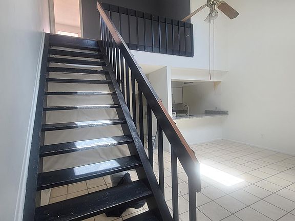 3rd image of 2808 Hunt Club Ln