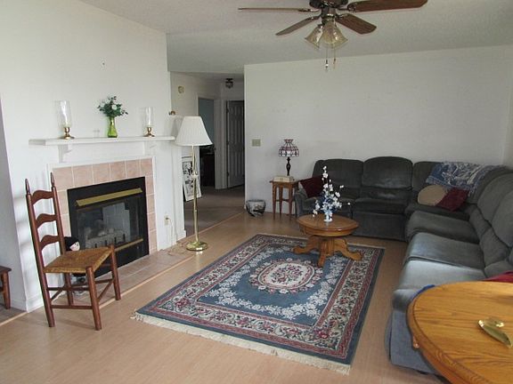 3rd image of 285 Dogwood Dr