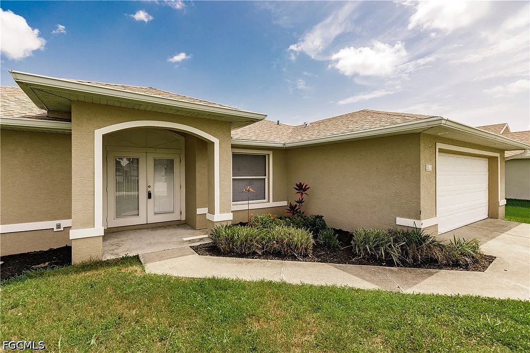 3 bed, 2.0 bath, 1624 sqft, $2,600 — Photo 2