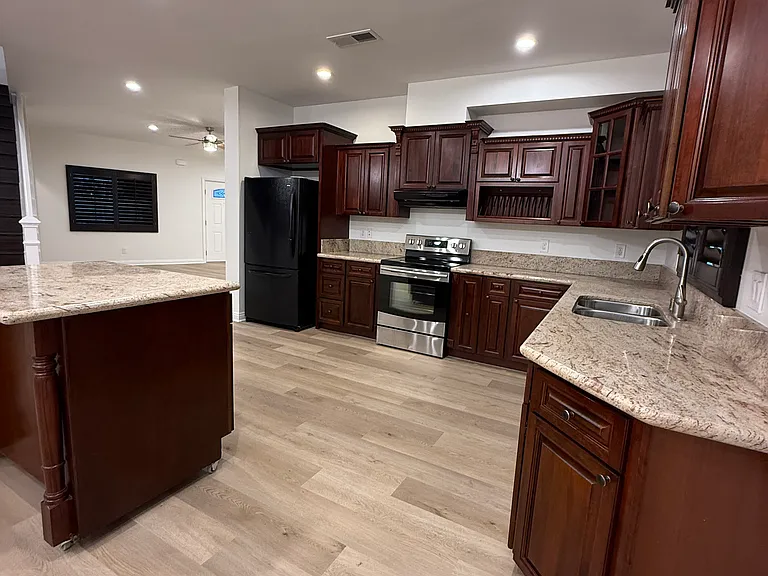 14401 Bloomfield Ave — Photo 10