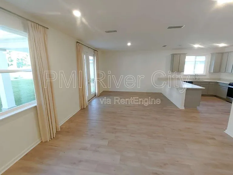 227 Boulder Ln — Photo 2