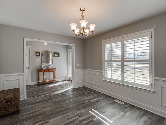 5th image of 112 Howe St
