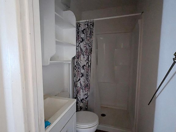 2nd image of 823 N 46th St