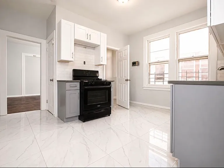 20-22 Ellis Ave #5 — Photo 5