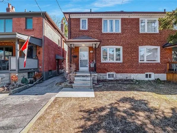 89 Highfield Rd, Toronto, ON M4L 2T9