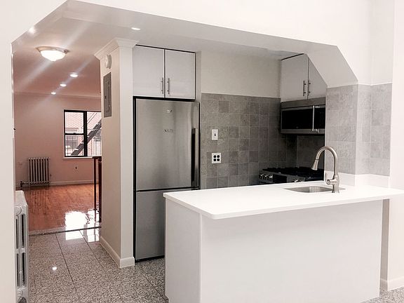 3rd image of 259 W 15th St APT 4e