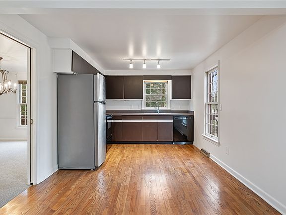 3rd image of 71 Marblehead Hbr