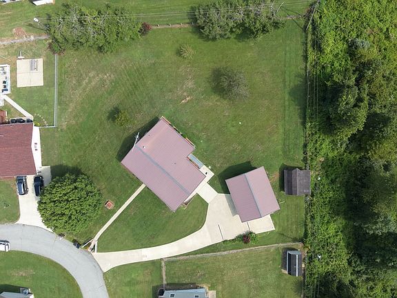 2nd image of 2611 Cloverlane Dr
