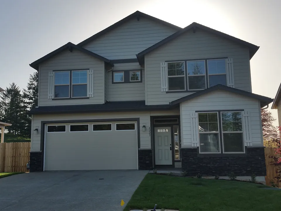 4223 NE Tacoma Ct