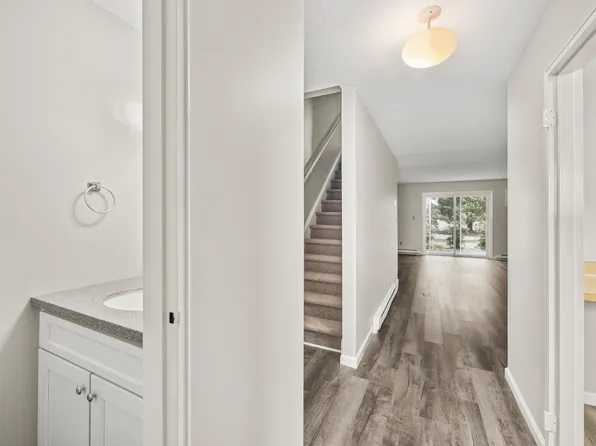 310 Route 66 APT 21, Hudson, NY 12534