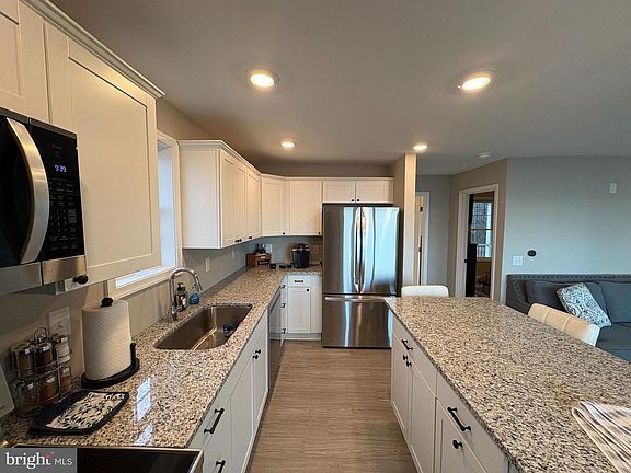 2nd image of 1077 N Independence Dr