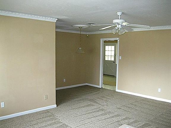 3rd image of 6909 Heritage Ln