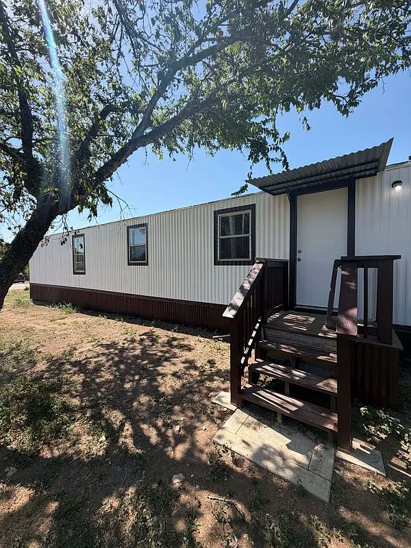 3 bed, 2.0 bath, 1000 sqft, $1,900 — Photo 4