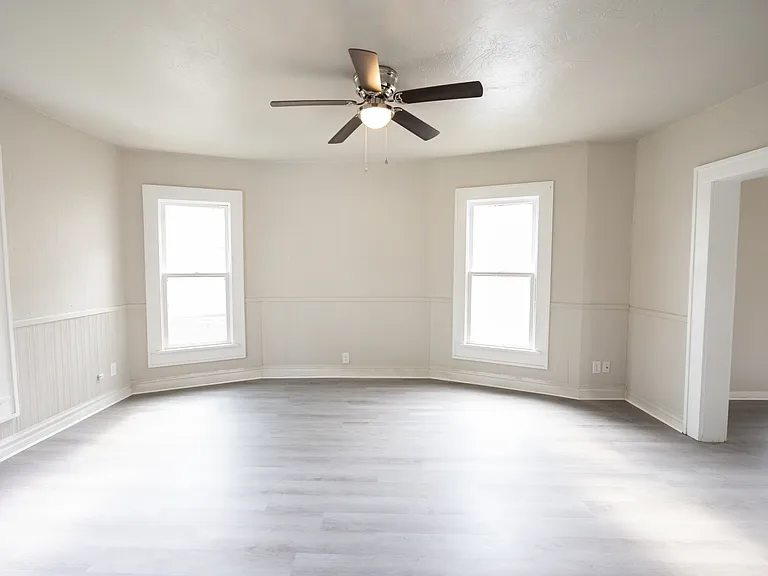 413 E Hazel Ave — Photo 10