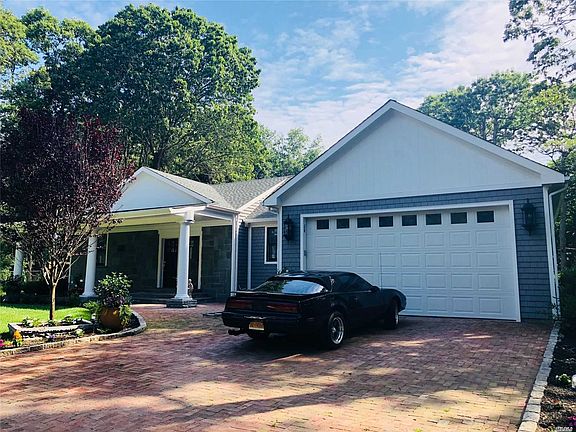 3rd image of 212 Trout Brook Ln