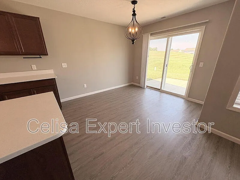 4 bed, 2.0 bath, 1652 sqft, $2,100 — Photo 4