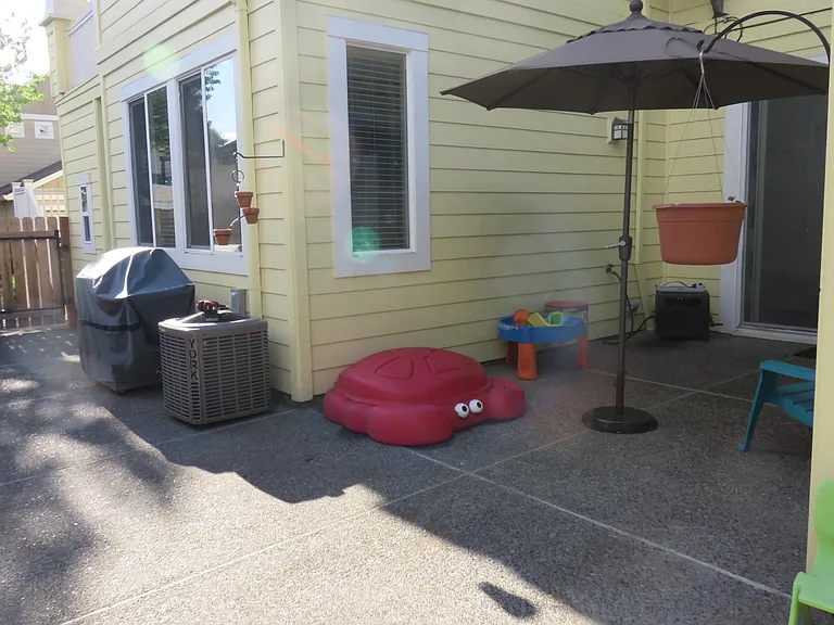 1557 NE 64th Ave — Photo 14