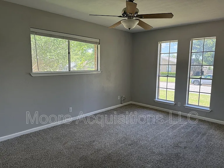 1833 Skyline Dr — Photo 16