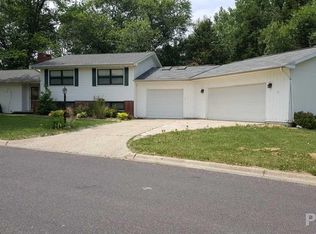 402 S Juliana St, Mackinaw, IL
