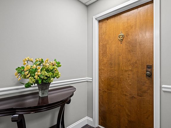 4th image of 109 N Main St APT 1212