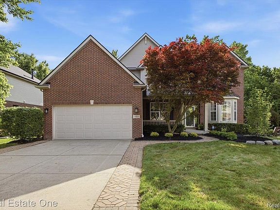 2nd image of 3465 Everett Dr