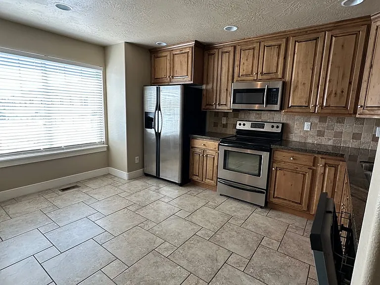 1003 N Independence Ave — Photo 18