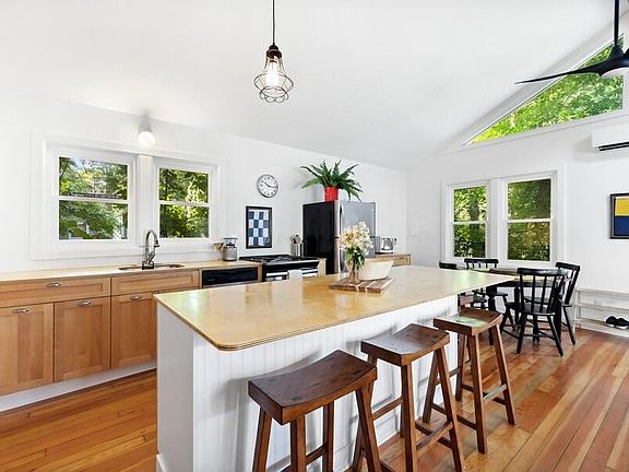 5th image of 9894 Nolan Ave #4