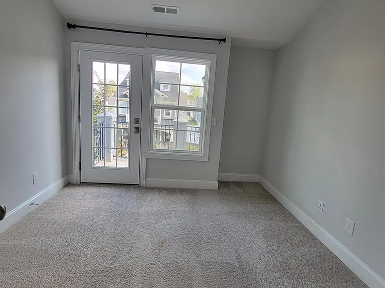 1252 Gloriosa St — Photo 22