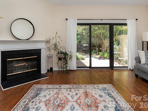 3rd image of 5935 Fitzwilliams Ln