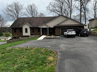 1979 Commonwealth Rd, Galax, VA 24333