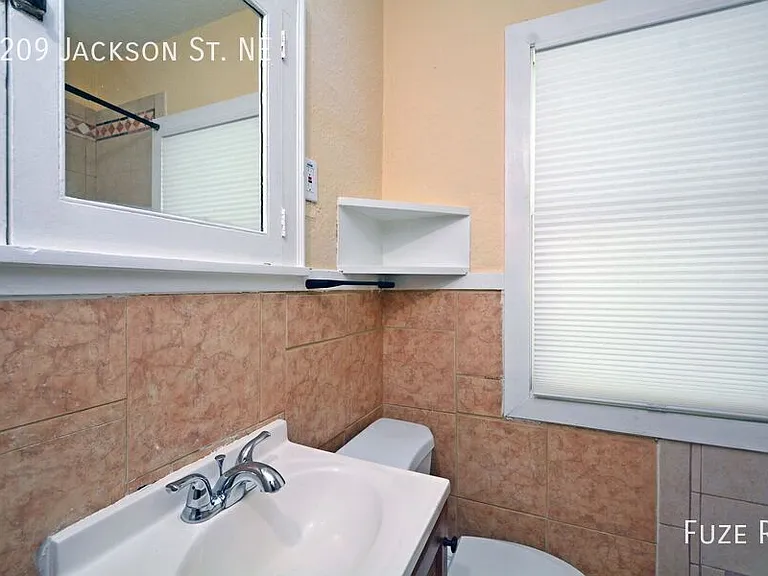 2209 Jackson St NE — Photo 16