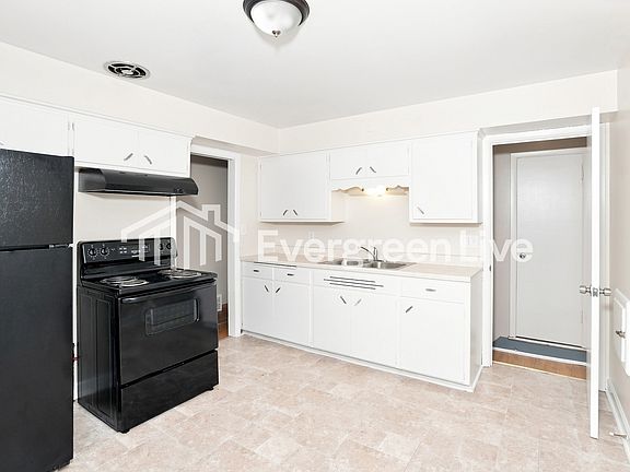 5th image of 8308 W Congress St